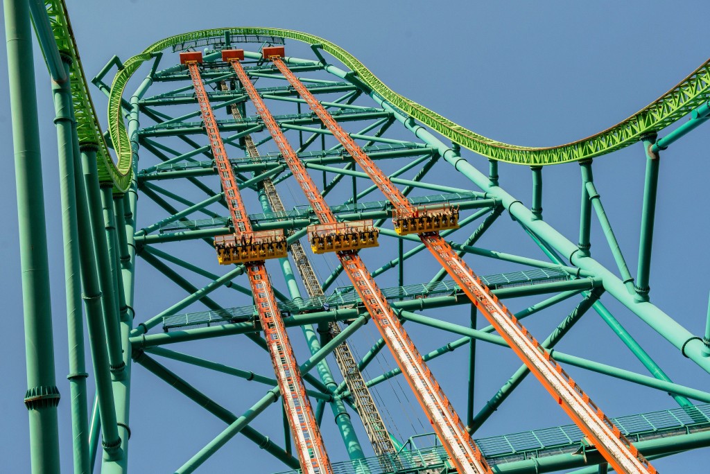 Zumanjaro Drop of Doom underneath the Kingda Ka 45-story arch. 