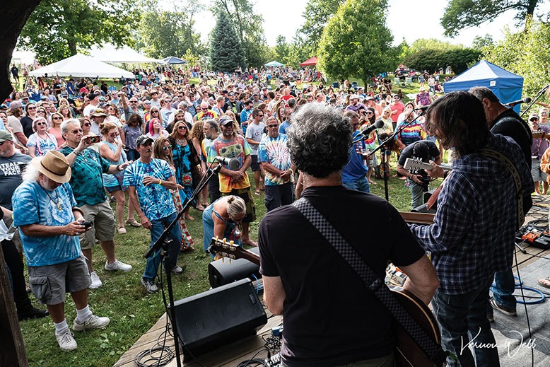 Englishtown Project band plays to Deadheads wearing tie-dyed shirts