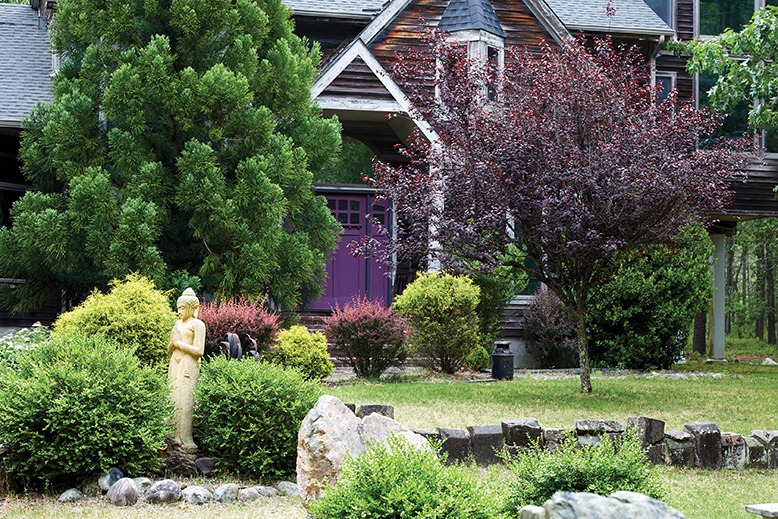 The front exterior of the Foleys' peaceful Chatsworth home.