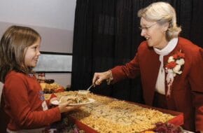 Dorcas Reilly serving her green-bean casserole in 2002, when the recipe was enshrined at the National Inventors Hall of Fame