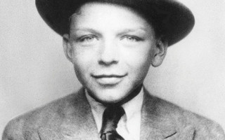 Sinatra looking snazzy at age 14.