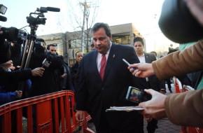 Gov. Chris Christie enters the Borough Hall in Fort Lee to apologize to Mayor Mark Sokolich