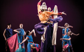 Nai-Ni Chen Dance Company rings in the Chinese New Year with complex choreography and colorful costumes.
