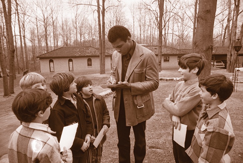 Muhammad Ali signs autographs outside his Cherry Hill home.