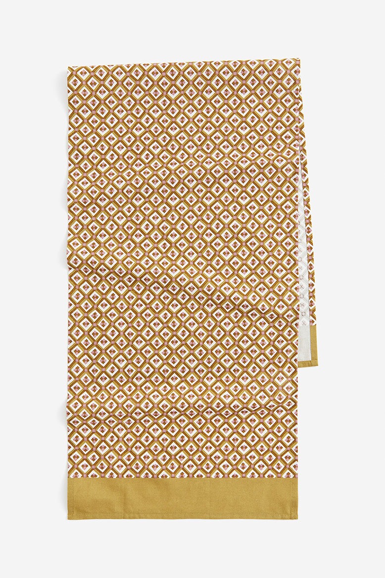 Diamond-patterned table runner in earth tones