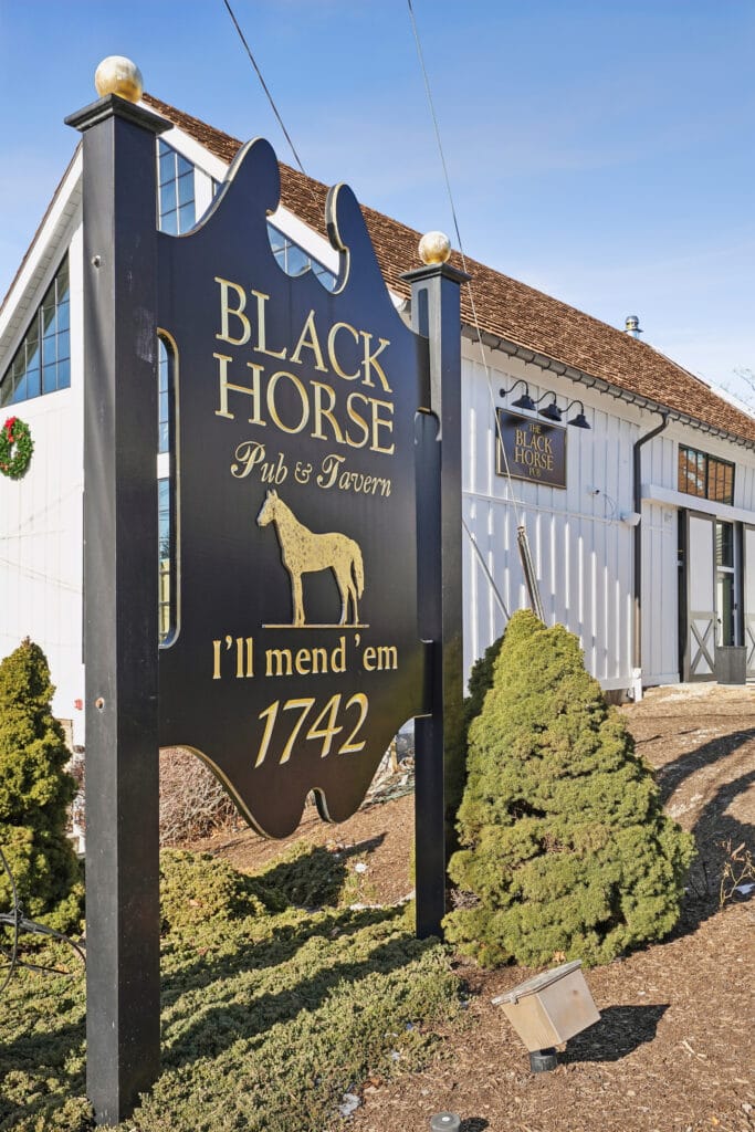 Black Horse Tavern & Pub