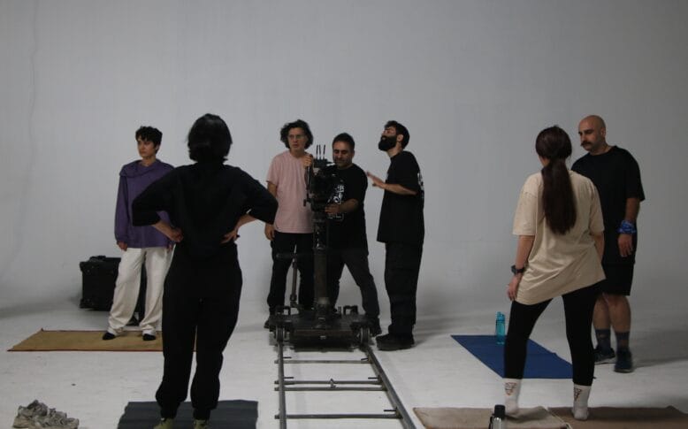 Behind-the-scenes shot of the making of the film "The Friend's House Is Here"