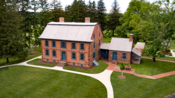 Exterior of Dey Mansion in Wayne, NJ