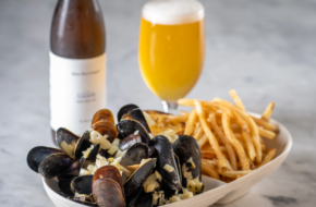 Mussels and fries at River Pointe Inn in Rumson, NJ