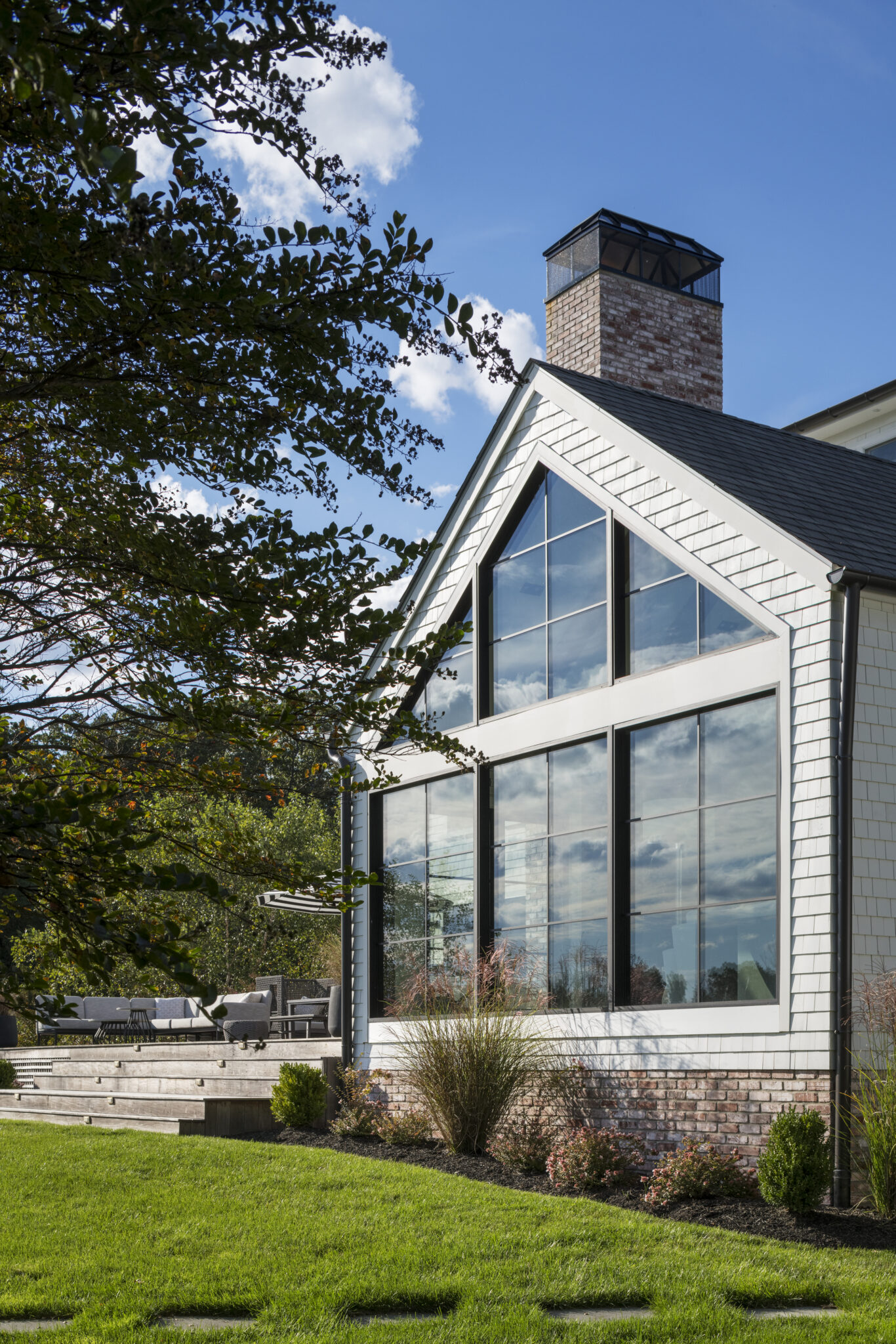 Back exterior of home in Rumson, NJ