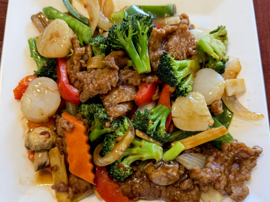 Platter of beef and veggies at Oriental Pearl in Haddonfield, NJ
