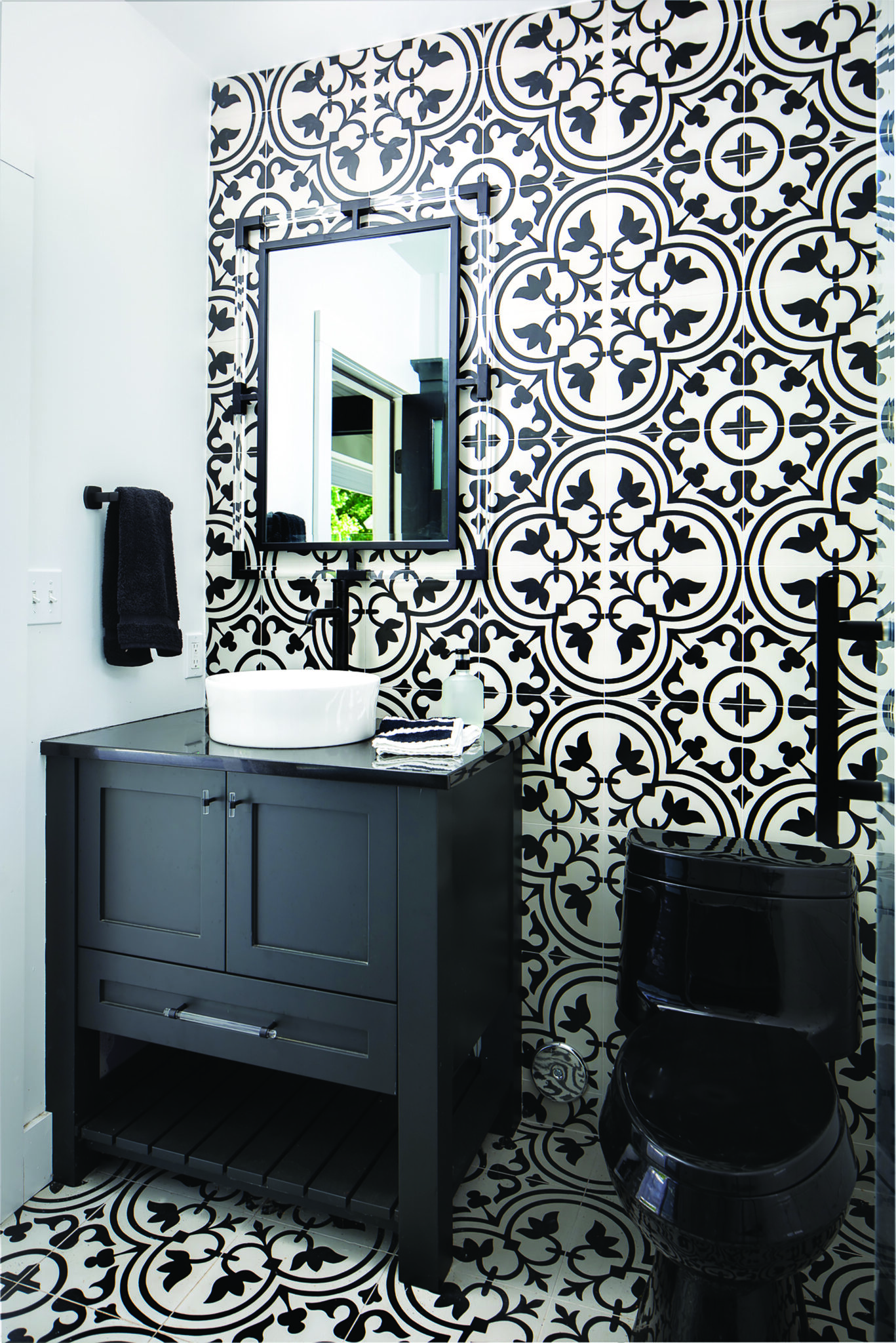 Black-and-white bathroom in Westfield, NJ